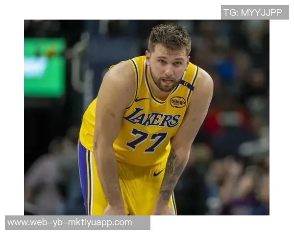 里夫斯谈与詹姆斯东契奇共打球的责任感与自我期许 里夫斯谈与詹姆斯东契奇共打球的责任感与自我期许