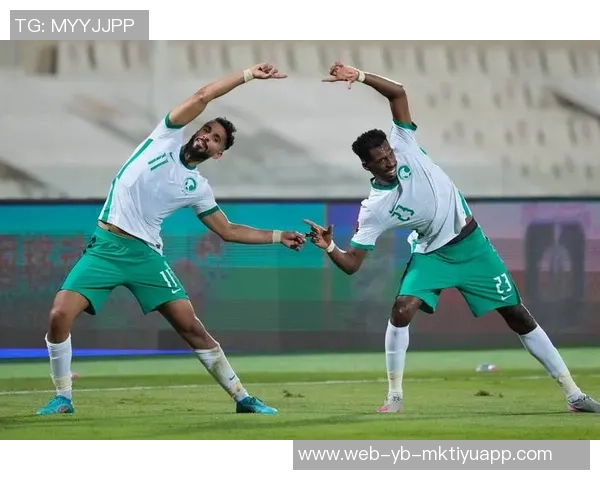 镰田大地与香川真司长友佑都同框训练为2026年世界杯备战